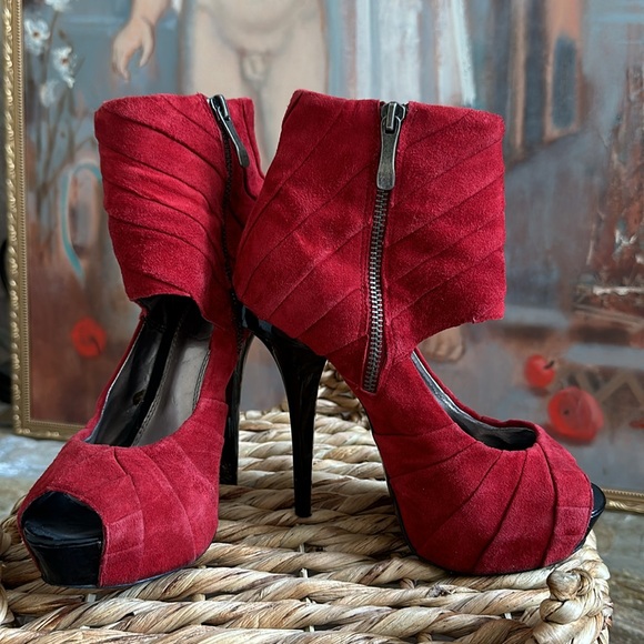 Rare BEBE luxury edition heels purchased in Dubai - Picture 4 of 7